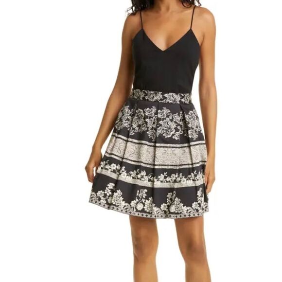 ALICE + Olivia Madison Pleated Fit & Flare MiniDress Block Art Festival NEW - Picture 2 of 12